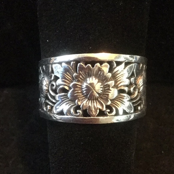 Atlanta Gem & Mineral Show Jewelry - Exquisite Sterling Silver Artistic Ring